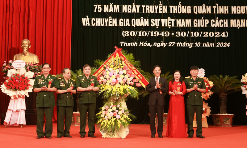 Trường Đại học Hồng Đức tham dự Lễ kỷ niệm 75 năm Ngày truyền thống quân tình nguyện và chuyên gia quân sự Việt Nam giúp cách mạng Lào